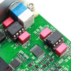 LM4562NAが2個搭載